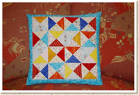 kunterbuntes Kissen Türkis